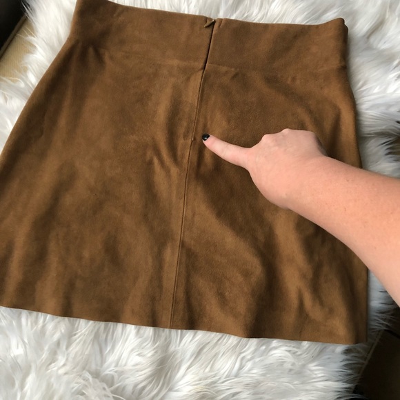 SOLD New Women’s ZARA suede mini skirt medium - Picture 5 of 5